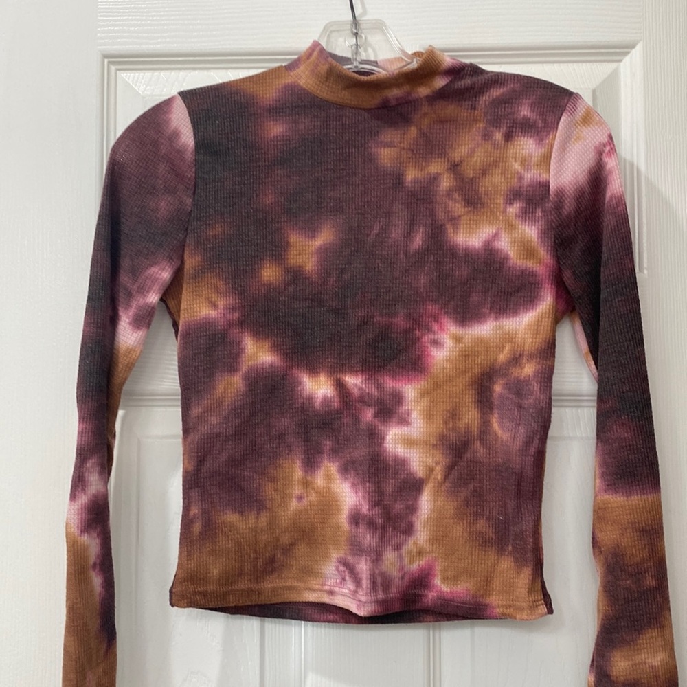 L High Neck Tie-Dye Long Sleeve
